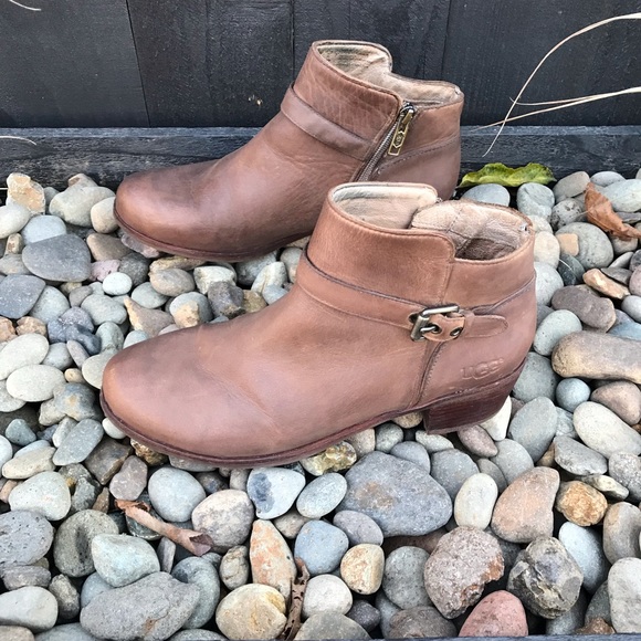 UGG Shoes - UGG Bellamy brown leather sheepskin lined ankle boots. Sz 9